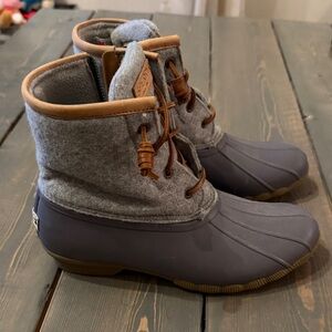 NEW Sperry Gray and Tan Duck Boots